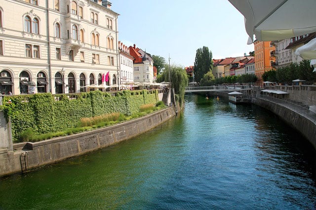 Waterways draw travelers to appreciate nature