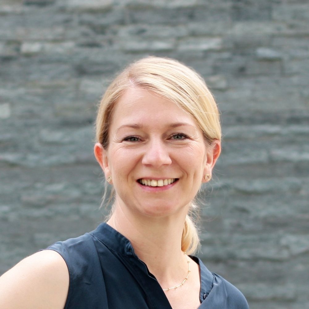 Iris Burkard profile)