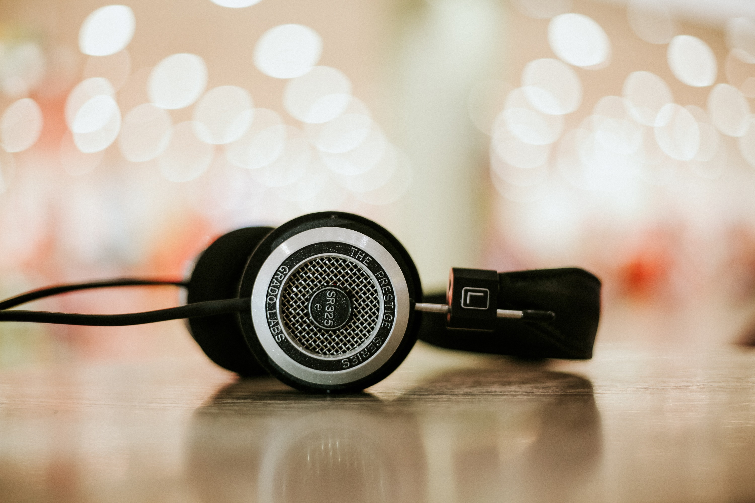 headphones 2 - alphacolor on unsplash (1)